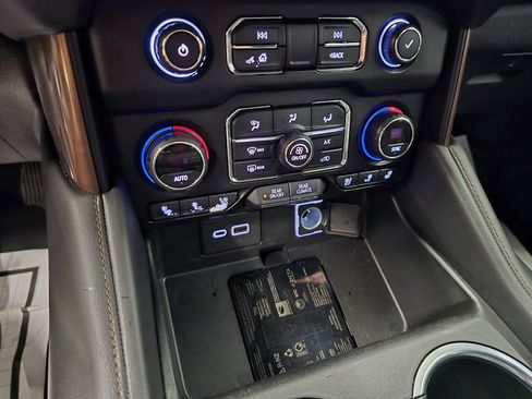 Used 2021 Chevrolet Suburban High Country RWD image 29