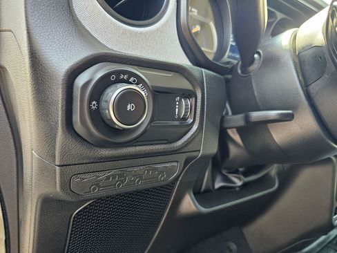 Used 2025 Jeep Wrangler Sport AWD/4WD image 19