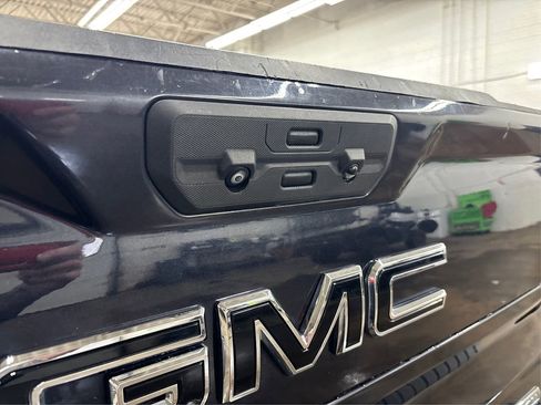 Used 2022 GMC Sierra 1500 Elevation w/ LPO, Elevation Black Package AWD/4WD image 16