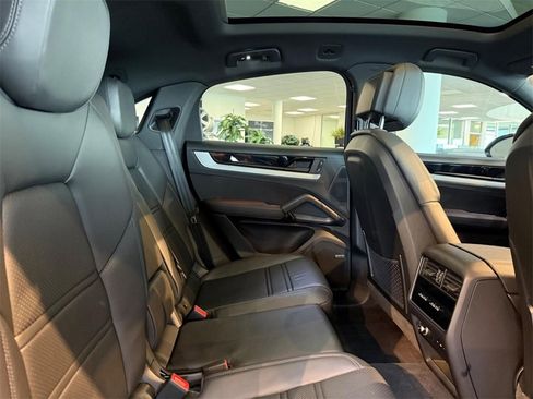 Used 2024 Porsche Cayenne Coupe image 9