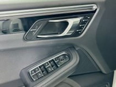 Certified 2026 Porsche Macan AWD/4WD image 10