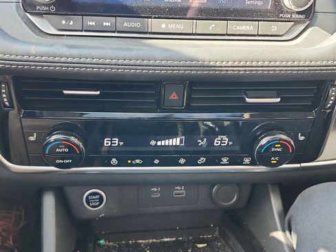 Used 2022 Nissan Rogue SV w/ SV Premium Package image 19