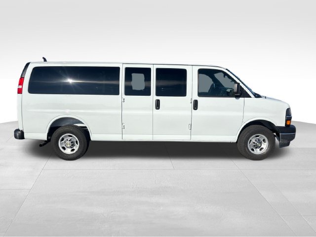 Used 2025 Chevrolet Express 3500 LT w/ LT Preferred Equipment Group RWD image 7