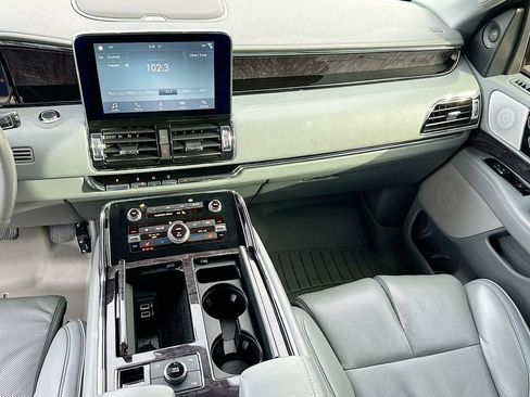 Used 2018 Lincoln Navigator Reserve w/ Technology Package image 20
