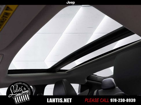 Used 2012 Hyundai Veloster w/ Style Pkg image 14