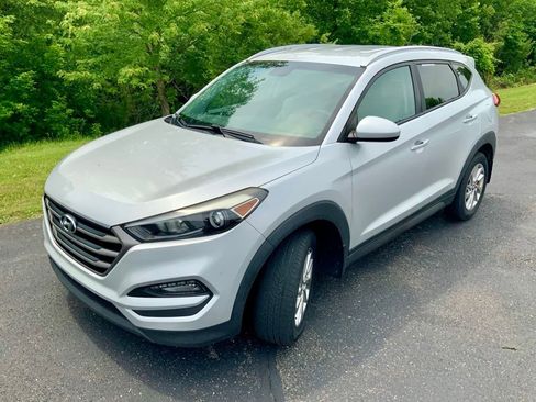 Used 2016 Hyundai Tucson SE w/ Option Group 12 FWD image 5