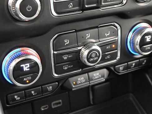 Used 2022 GMC Yukon SLT w/ SLT Premium Package image 23