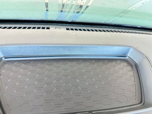 Used 2024 Nissan Frontier SV image 18