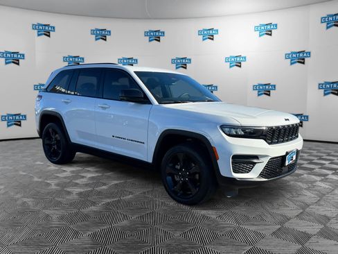 Certified 2023 Jeep Grand Cherokee Altitude image 13