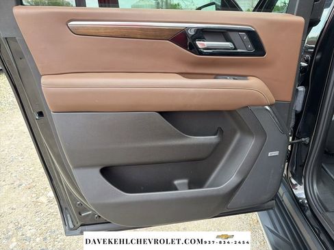 Used 2025 Chevrolet Suburban High Country w/ Sun And Tow Package image 19