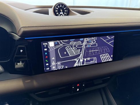 Certified 2025 Porsche Macan Electric image 23