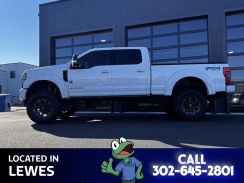 Used 2022 Ford F250 Lariat w/ Black Appearance Package image 5