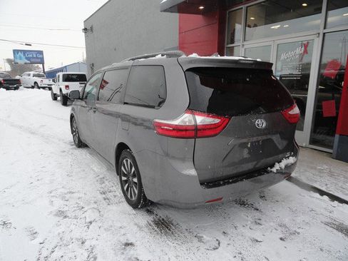 Used 2019 Toyota Sienna LE image 3