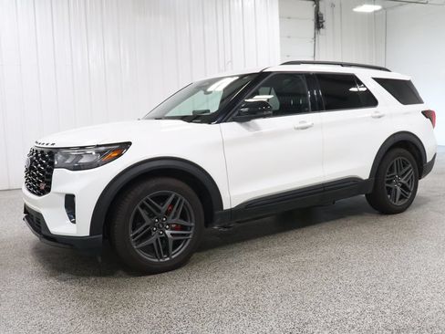Used 2025 Ford Explorer ST AWD/4WD image 2