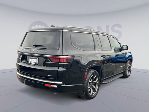 Used 2024 Jeep Wagoneer Series III AWD/4WD image 16