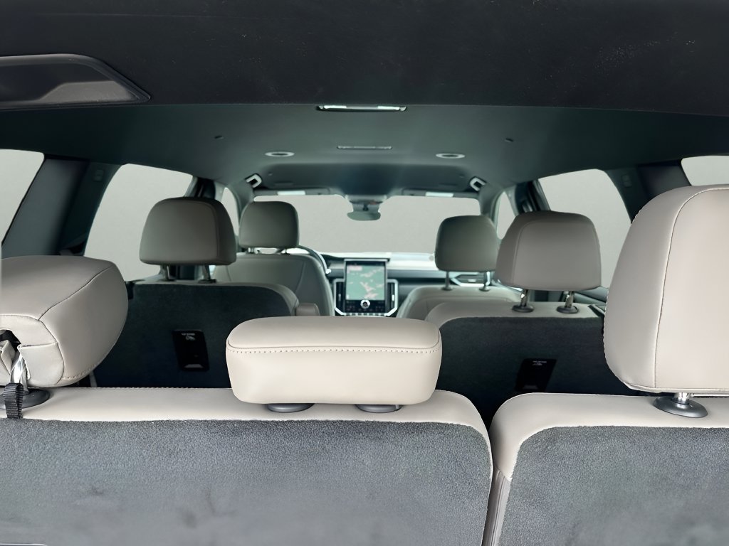 Used 2026 GMC Acadia Elevation w/ Elevation Premium Package FWD image 35