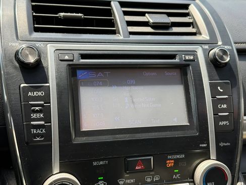 Used 2012 Toyota Camry SE FWD image 12