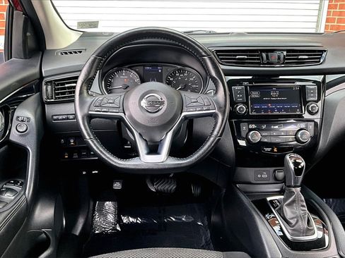 Certified 2022 Nissan Rogue Sport SV image 4