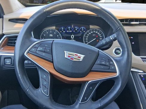 Used 2017 Cadillac XT5 Platinum w/ Driver Assist Package AWD/4WD image 18