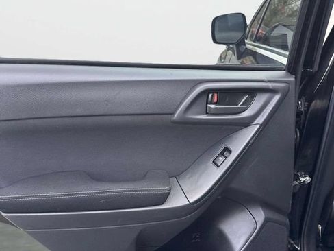Used 2015 Subaru Forester 2.5i AWD/4WD image 19