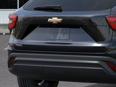 New 2026 Chevrolet Trax LS w/ LS Convenience Package FWD image 14