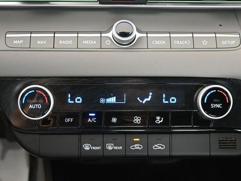 Used 2024 Hyundai Elantra SEL FWD image 30