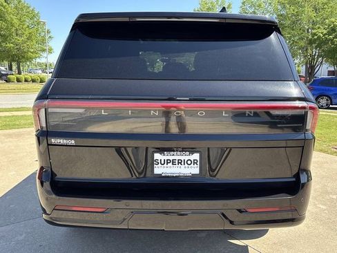 Used 2025 Lincoln Navigator Reserve AWD/4WD image 5