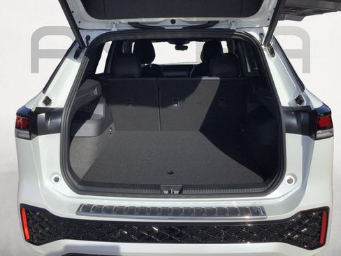 New 2026 Volkswagen Tiguan SE R-Line image 10