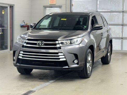Used 2019 Toyota Highlander Limited Platinum image 3