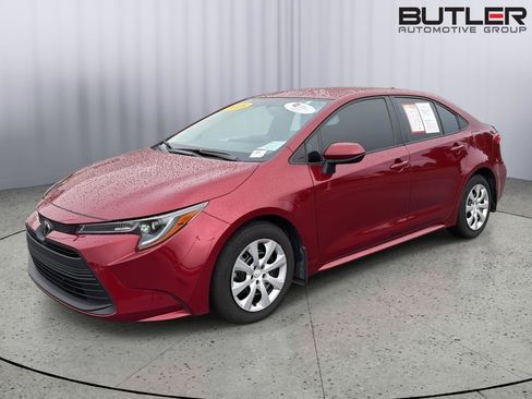 Certified 2025 Toyota Corolla LE FWD image 1
