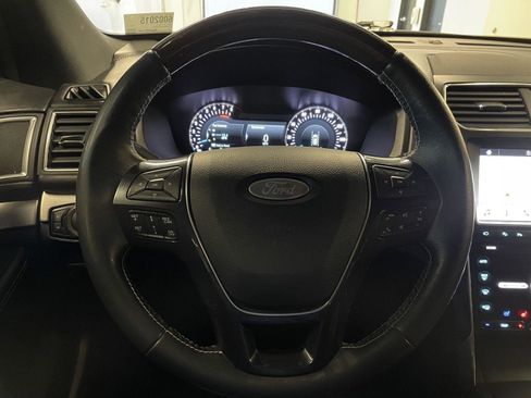 Used 2019 Ford Explorer Platinum image 12