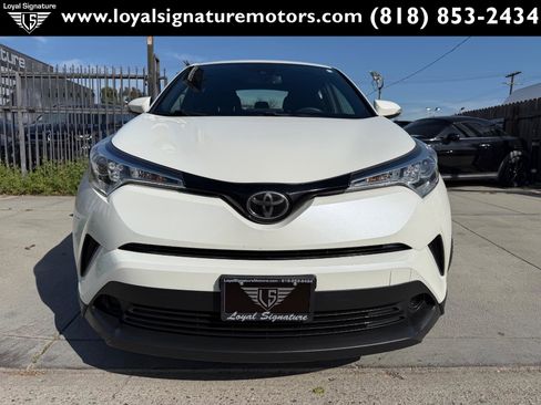 Used 2018 Toyota C-HR XLE image 2