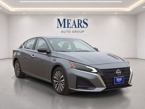 Used 2025 Nissan Altima 2.5 SV FWD image 7