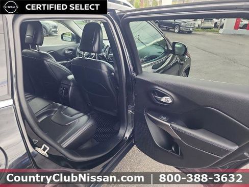 Used 2020 Jeep Cherokee Latitude Plus w/ Cold Weather Group AWD/4WD image 30