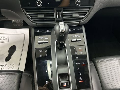 Used 2022 Porsche Macan S AWD/4WD image 17