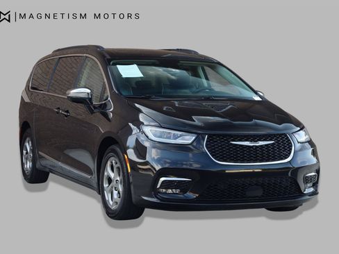 Used 2022 Chrysler Pacifica Limited FWD image 6