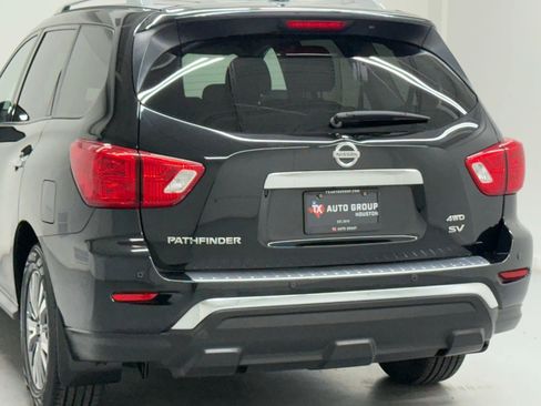 Used 2020 Nissan Pathfinder SV image 12