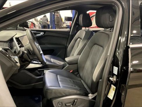 Used 2025 Audi Q4 e-tron Premium Plus w/ Premium Plus image 25
