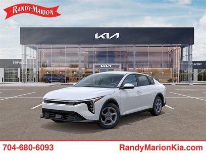 New 2025 Kia K4 LXS