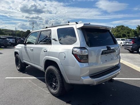 Used 2021 Toyota 4Runner TRD Off-Road Premium w/ Moonroof Package AWD/4WD image 8