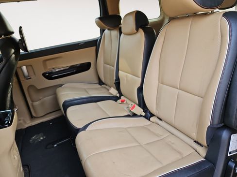 Used 2020 Kia Sedona SX image 13