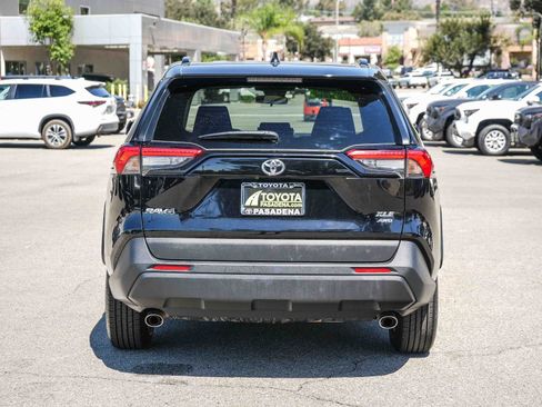 Used 2025 Toyota RAV4 XLE AWD/4WD image 7