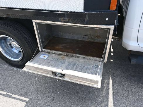Used 2024 RAM 3500 Tradesman w/ Chrome Appearance Group AWD/4WD image 26