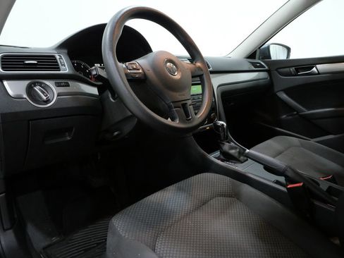 Used 2013 Volkswagen Passat 2.5 S image 11