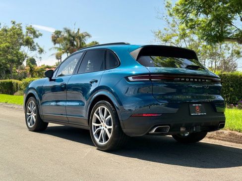 Used 2025 Porsche Cayenne AWD/4WD image 5