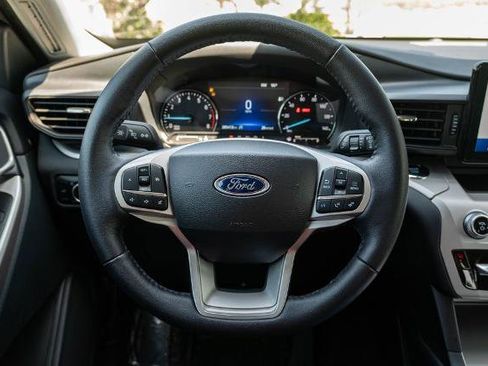 Certified 2024 Ford Explorer XLT RWD image 22