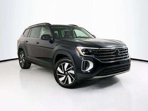 Used 2026 Volkswagen Atlas SE w/ Panoramic Sunroof Package FWD image 3