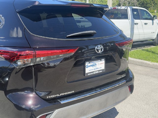 Used 2020 Toyota Highlander Platinum FWD image 11