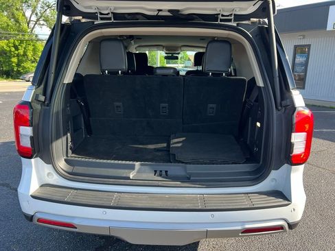Used 2024 Ford Expedition XLT AWD/4WD image 9