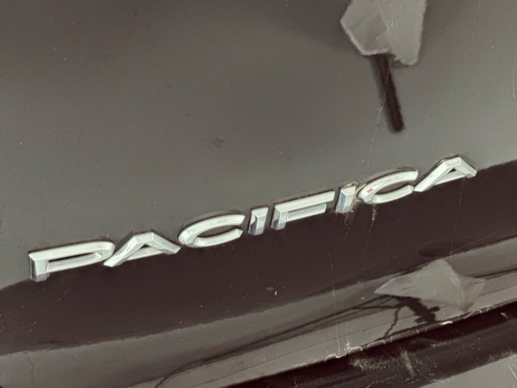 Used 2024 Chrysler Pacifica Touring-L FWD image 26